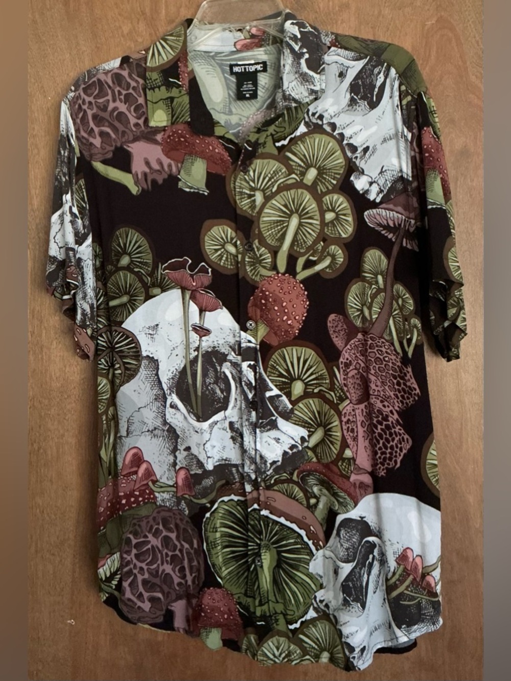 Hot Topic Men Skulls & Mushrooms Woven Button-Up Short Sleeve Shirt XL NOT WORN